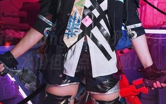 Messie Huang和她的死库水美图，虽水滑但一点不尴尬！